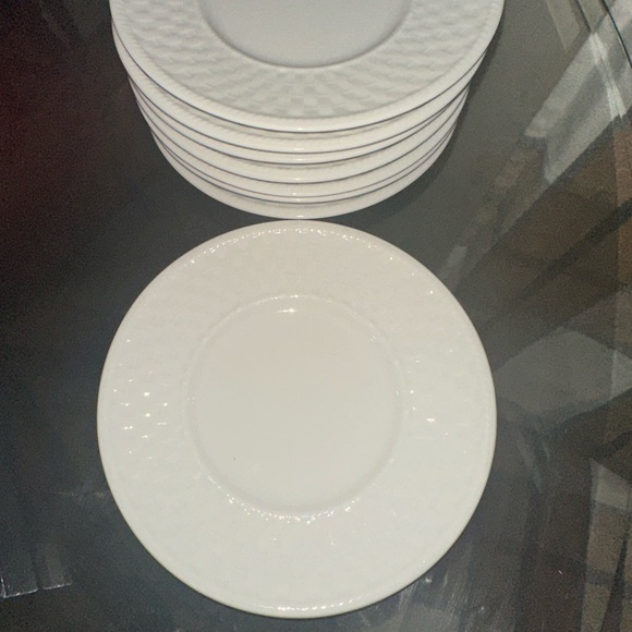Classic White Textured Dinner Plate Set - Picture 13 of 16